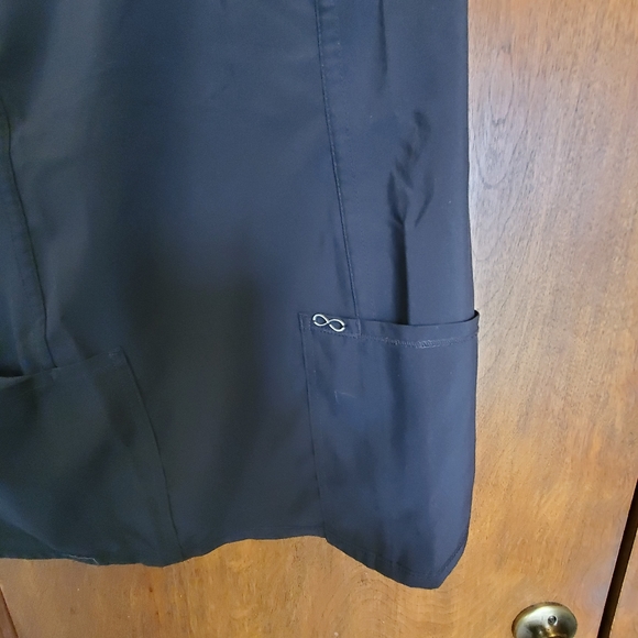 Cherokee Infinity scrub top pewter  small - Picture 4 of 4